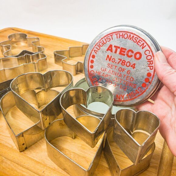 Set of Misc. Stainless Steel Cookie Cutters + Ateco #7804 Graduated Hearts - Picture 7 of 11